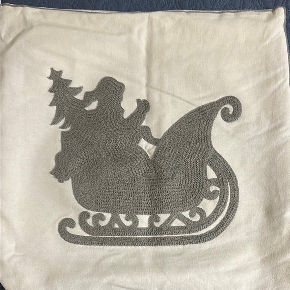 Christmas Pillow Cases. Set of Four different Design. White and grey - Picture 3 of 11